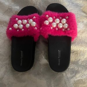 Henry Ferreira fur pearl slides